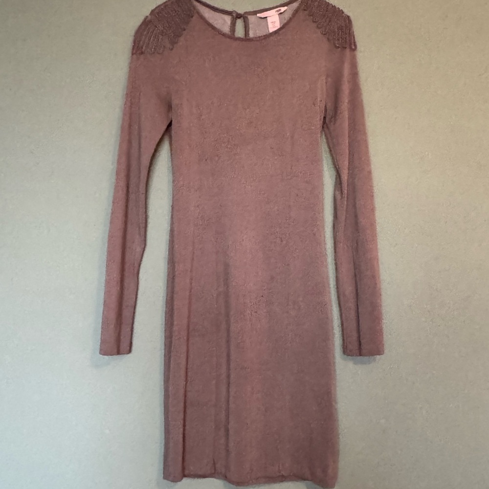 Chic Long Sleeve Dress with Shoulder Detail